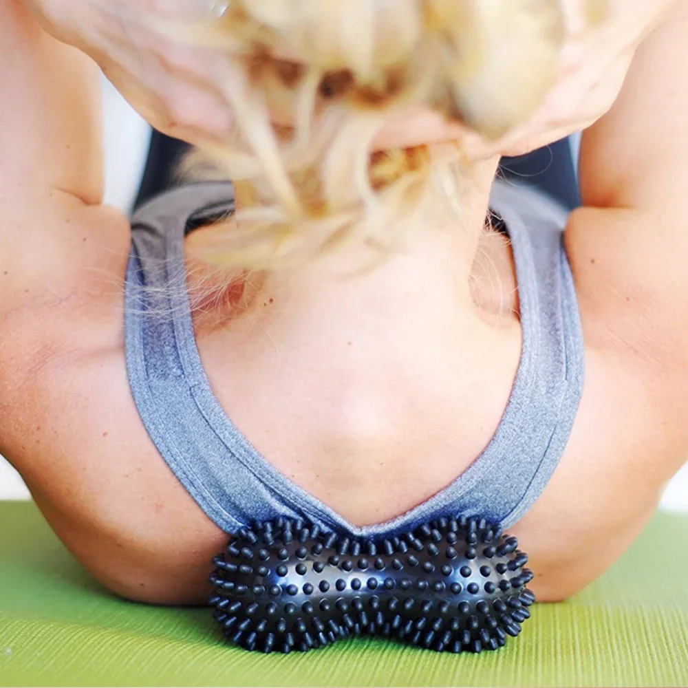 1pcs Peanut Shaped Massage Ball Colorful PVC Spiky Massage Ball Muscle Pain Stress Sensory Ball Foot Muscle Massager Relaxation