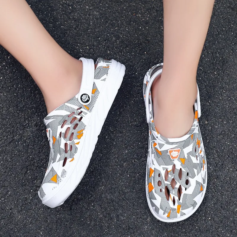 Men Sandals Outdoor Summer Beach Slippers Soft Bottom Hollow Garden Clogs Shoes Big Size Sports Slippers