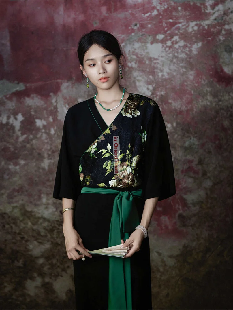 Classical Oil Painting Palace Vintage Lace Tibet Dress Women's Relaxation Noble Chinese Style Old in OrientTown Black Long Robe