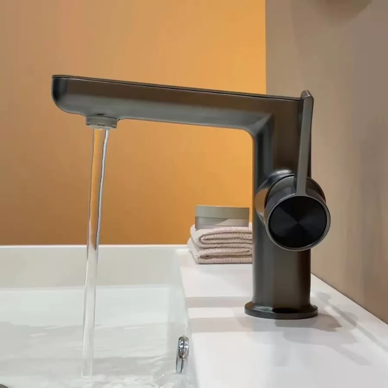 Bathroom Sink Faucet Dual-function Water Outlet Single-hole Basin Faucet for Home Cold and Hot Water