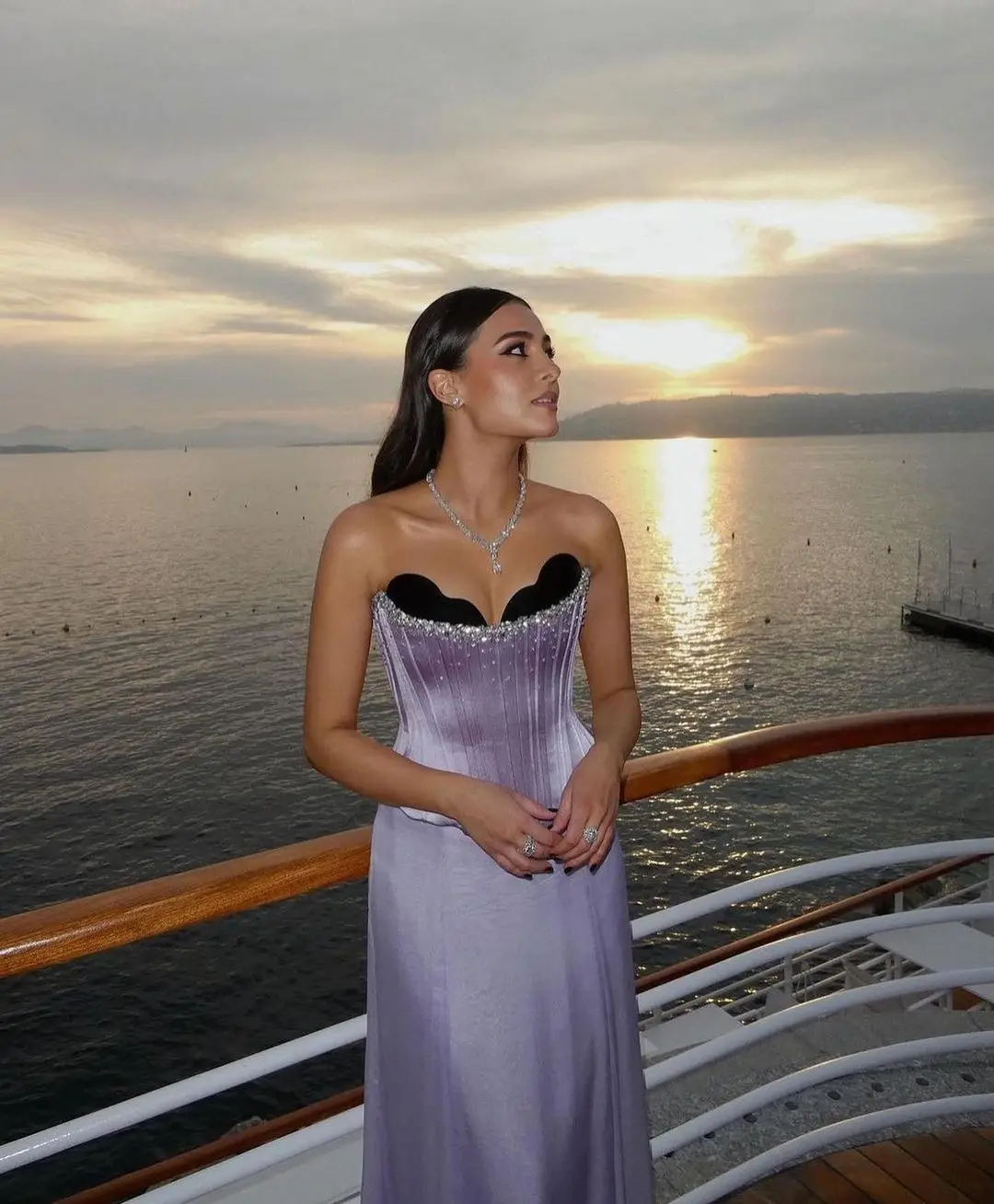 

Elegant Formal Women Evening Dresses Crystal Beads Lilac Evening Dresses Sweetheart Sleeveless Lace-up Party Gown Robes De