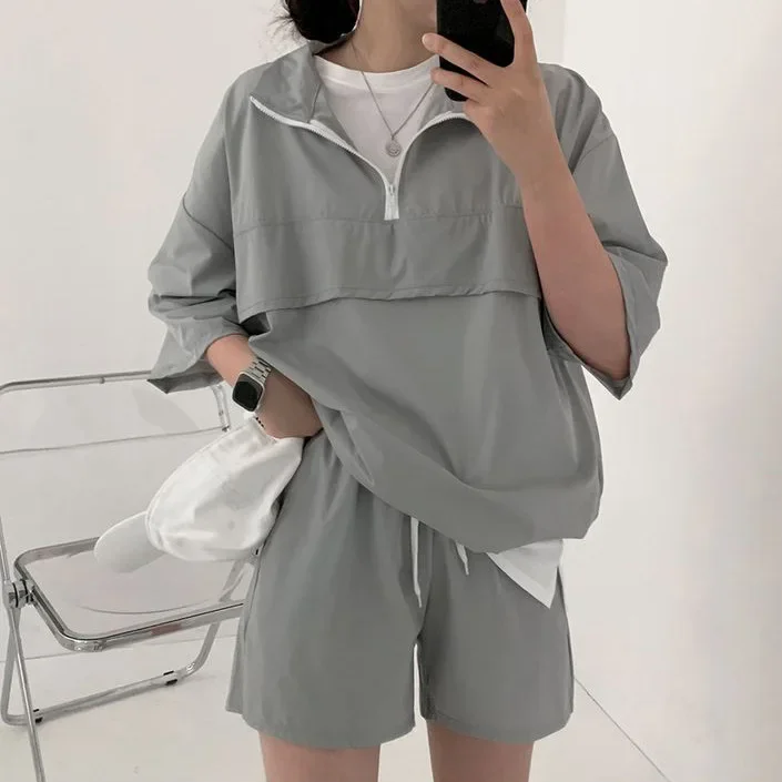 thumbnail image 4 of Conjunto de 2 piezas de polo y pantalones cortos de manga corta con cremallera y cuello alto para mujer, ropa deportiva informal de verano a la moda para parejas, 4 of 5