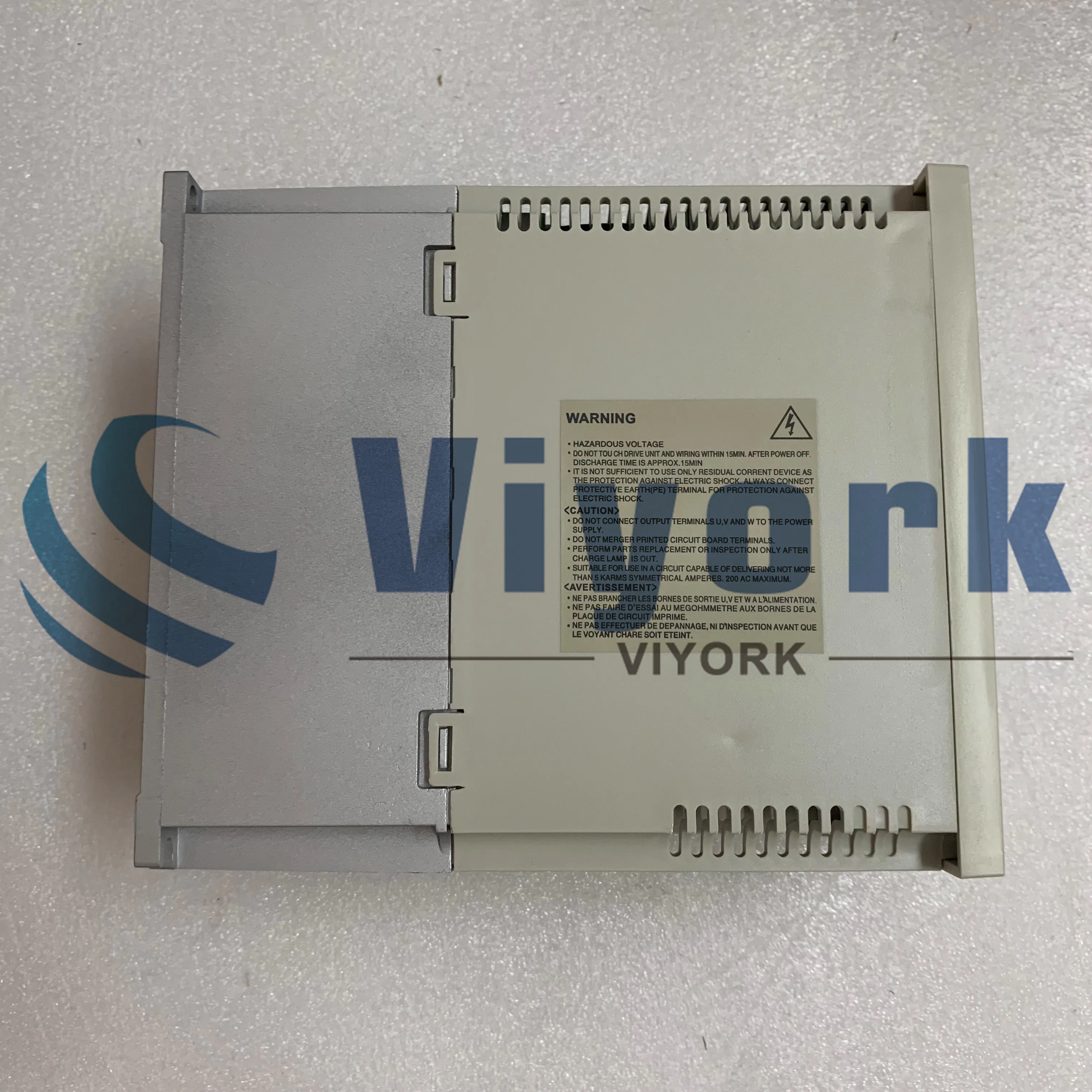 MR-J2S-200B-S202U637 서보 드라이브 2KW 200-230VAC 10.5A 새 제품