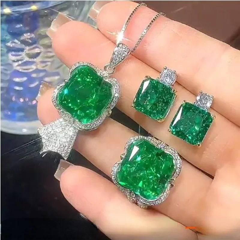 

Комплект из колье, серёг и кольца, из серебра 100% пробы