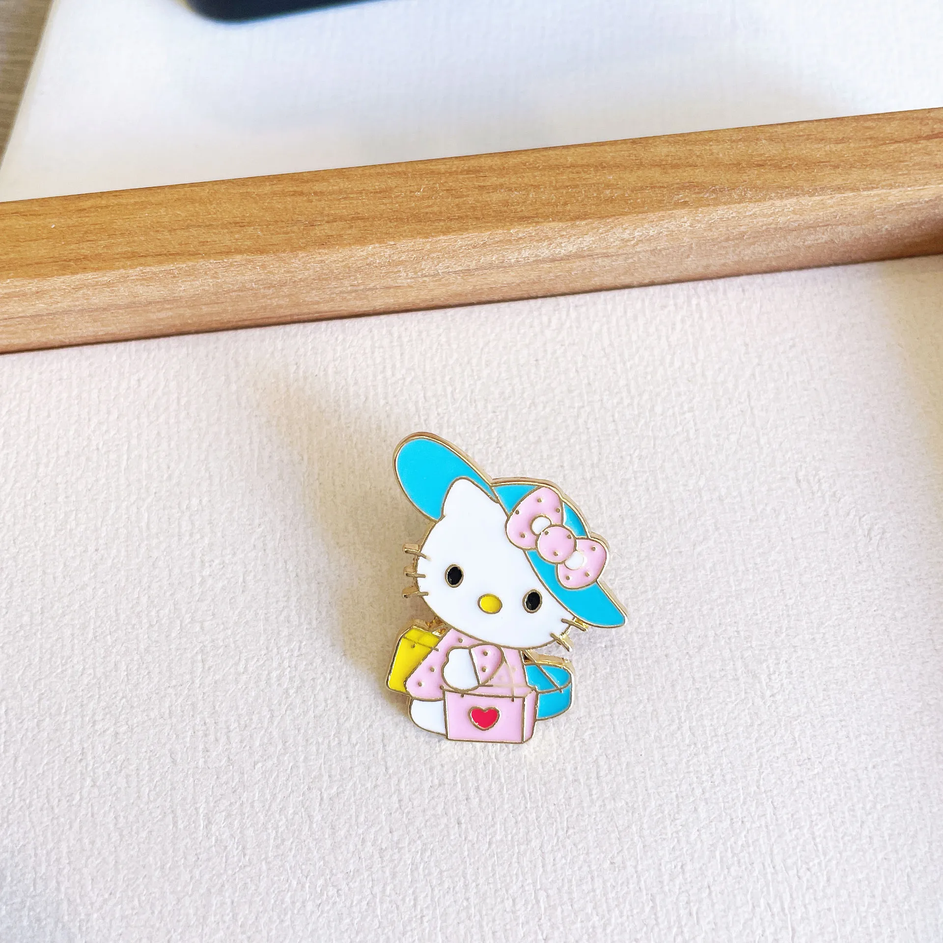 Sanrio Brooches Anime Hello Kitty Kuromi Cinnamoroll Lapel Pins