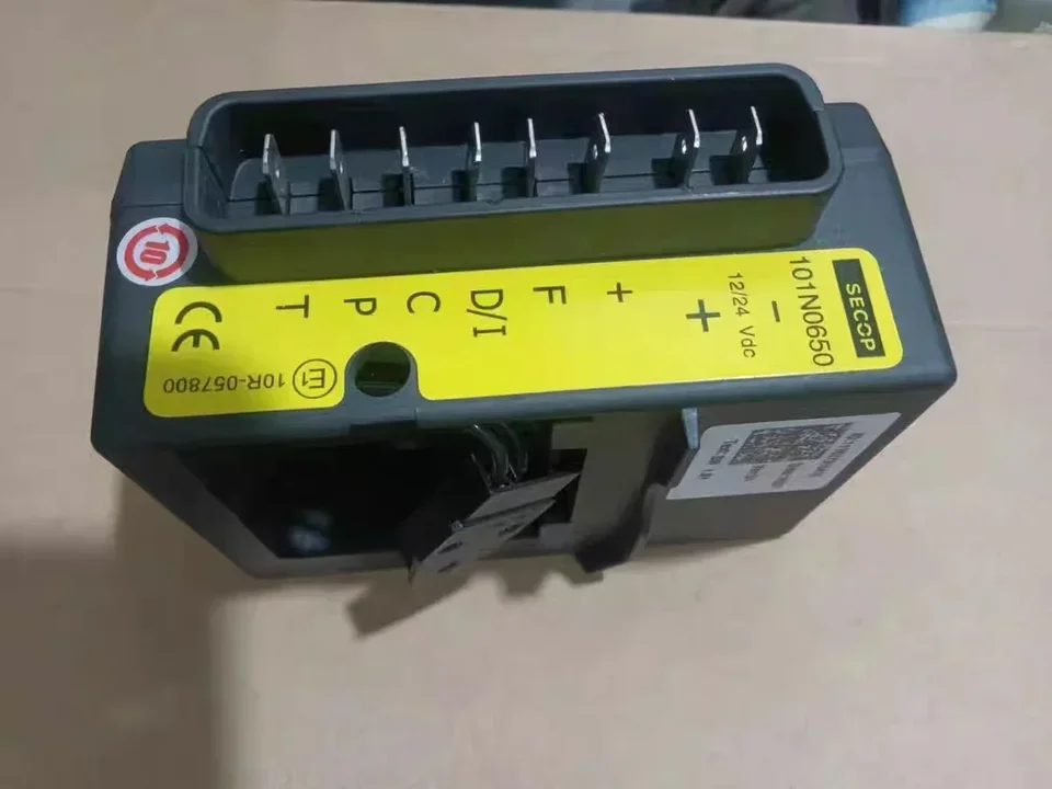 thumbnail image 2 of 12V/24V Refrigerator Compressor Drive Module - DC Inverter For Vehicular Fridges 2 of 10