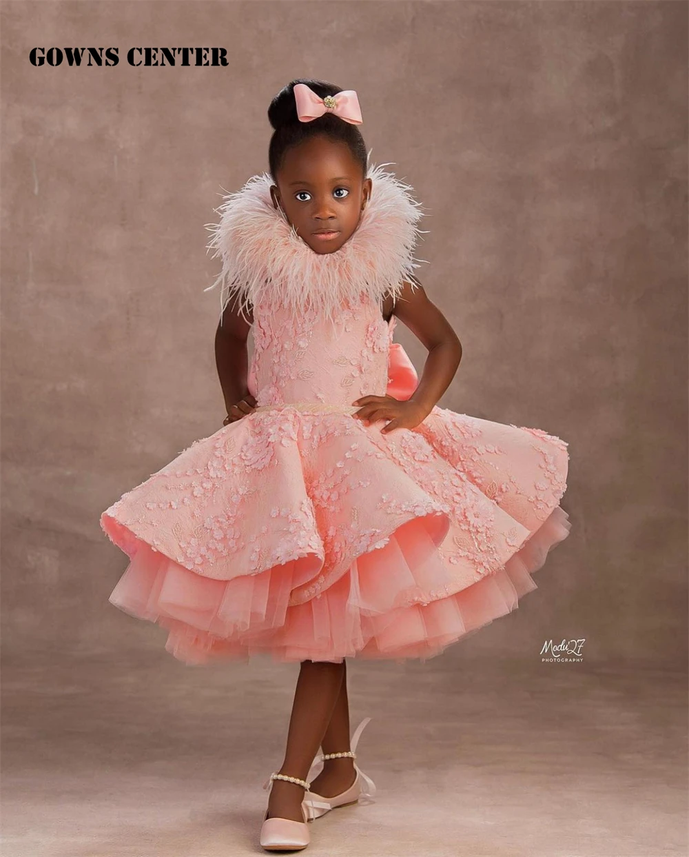 

Baby Pink Feahters High Neck Flower Girls Dresses for Wedding Kids African Short Party Birthday Gowns for Photoshoot Knee Length