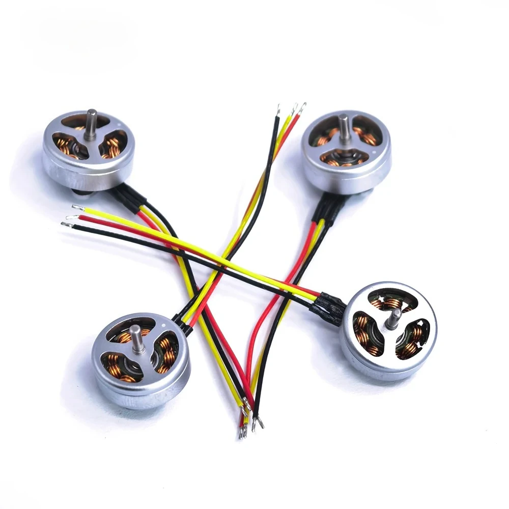 Moteur sans balais 1103 15000KV pour micro drone et avion RC, installé sur un bras de drone micro.