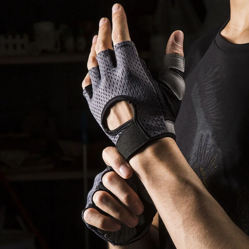 

Men's and Women's Gym Dumbbell Exercise Cycling Hollow Butterfly Mesh Breathable Thin Fit Fitness Half Finger Sports Gloves