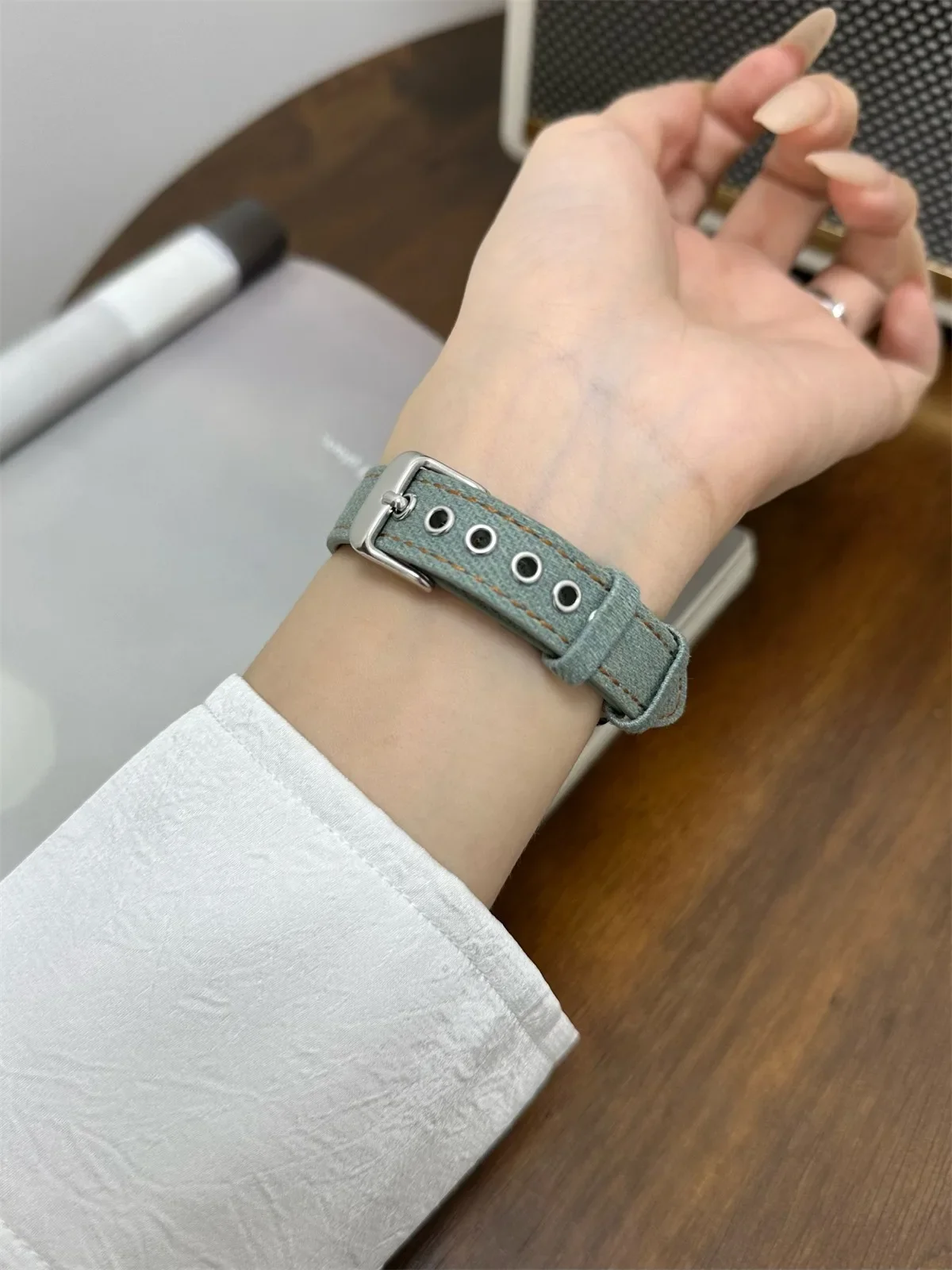 Bracelet de montre pour iWatch 42/44/45/46/49 mm 38/40/41 mm Bracelet de montre tendance en cuir PU pour montres de la série Ultra2 Série 10/9/8/7/6/5/4/3/2/1_voghion.com