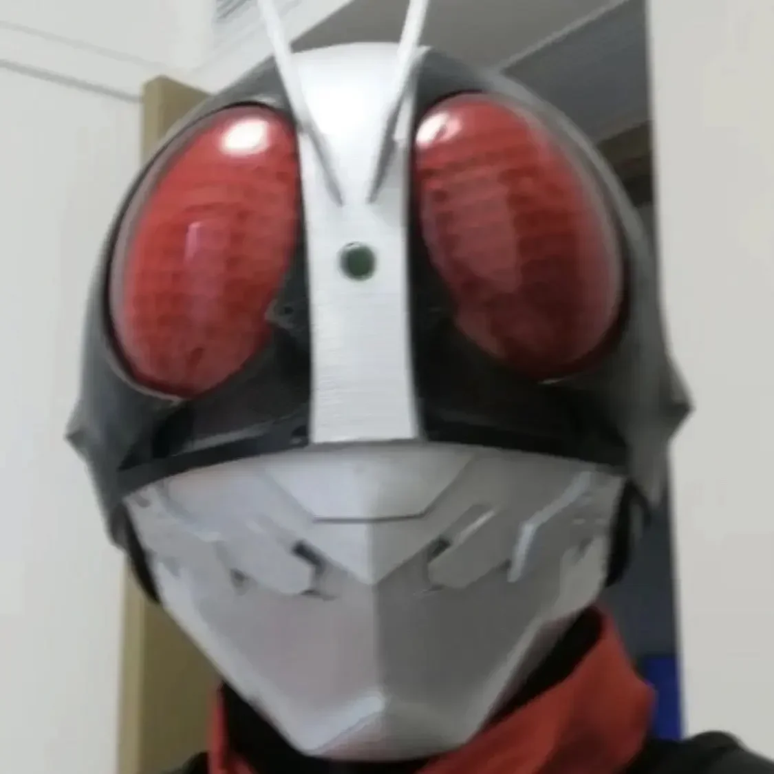 thumbnail image 1 of Máscara de luz LED para cosplay de Shin Kamen Rider, casco original para hombres adultos, máscaras de juego de rol de Halloween, accesorios de máscara de mascarada, juguete de regalo, 1 of 5