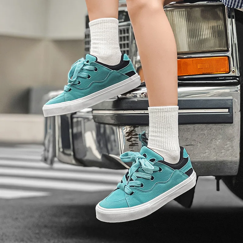 Women Casual Sneakers 2023 Spring New Fashion Lace Up Flats Women Running Sports Shoes Plus Size Ladies Vulcanize Shoes Unisex