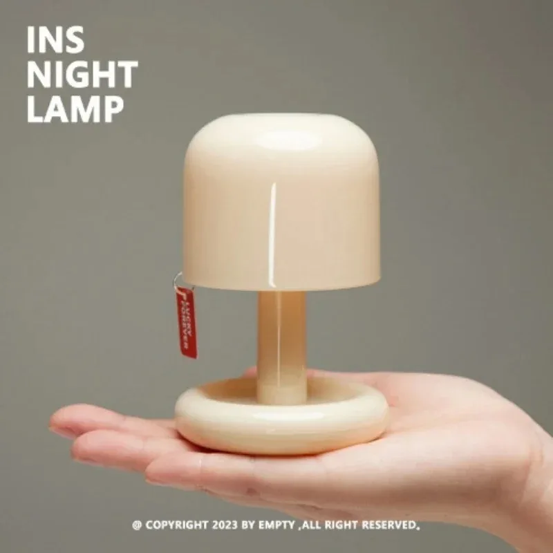 Led 테이블 램프 미니 충전식 일몰 장식 야간 램프 Usb 버섯 스타일 침실 데스크탑 침대 옆 미니멀리스트 야간 조명