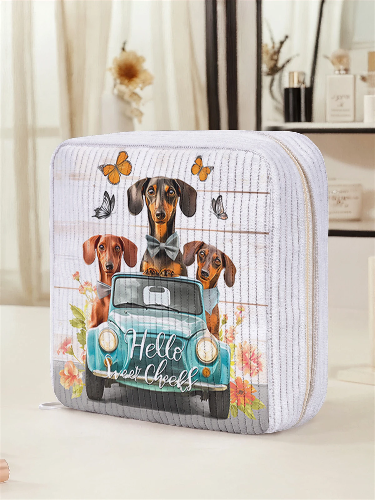 Cartoon dog pattern printed sanitary napkin storage bag, women's lightweight tissue bag, sanitary tissue bag