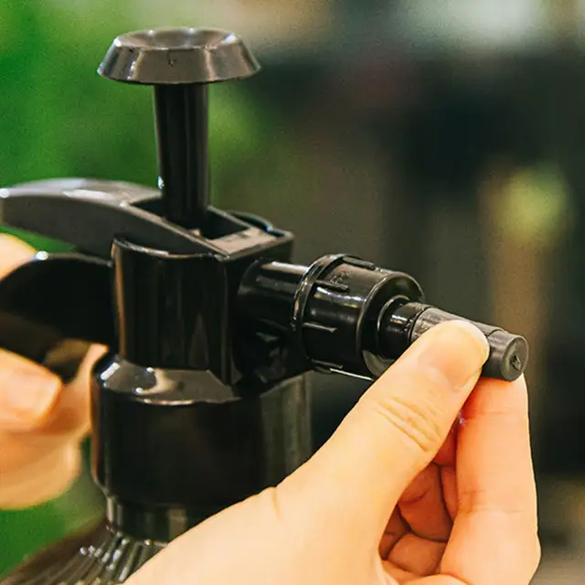 2L Növényi Spray -Palackok 2 Üzemmód Öntözőkanna Mérlegekkel Többcélú Pp Nyomás Típusú Misters Palackkerti Kellékek - Image 4