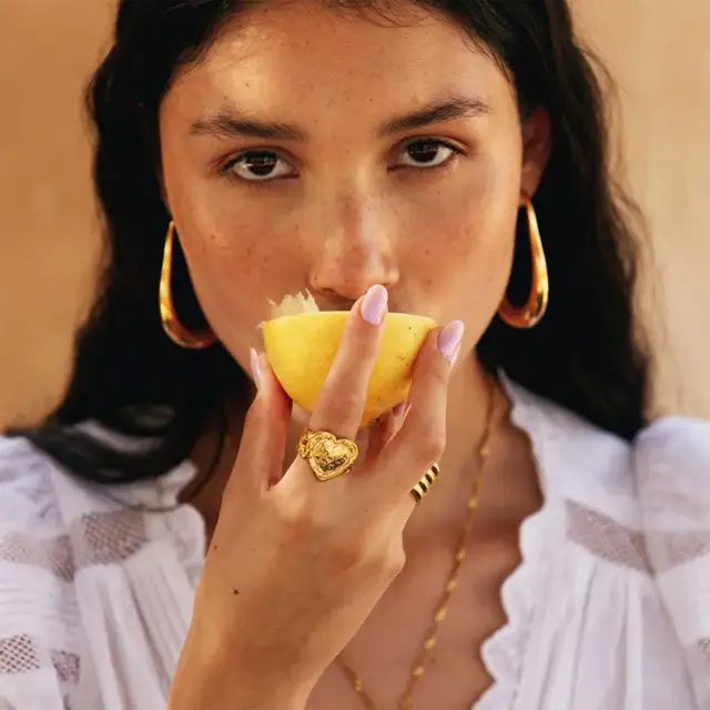 DPLAOPA 925 스털링 실버 골드 하트 반지: 눈부신 럭셔리와 섬세한 장인 정신