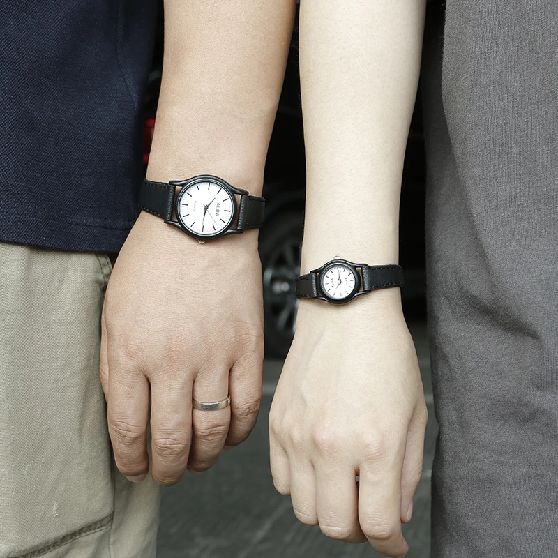 2023 New Couple Watches Personality High Quality Men and Women Vintage Small  Leather Strap Casual Sports Wrist Clock Wristwatch