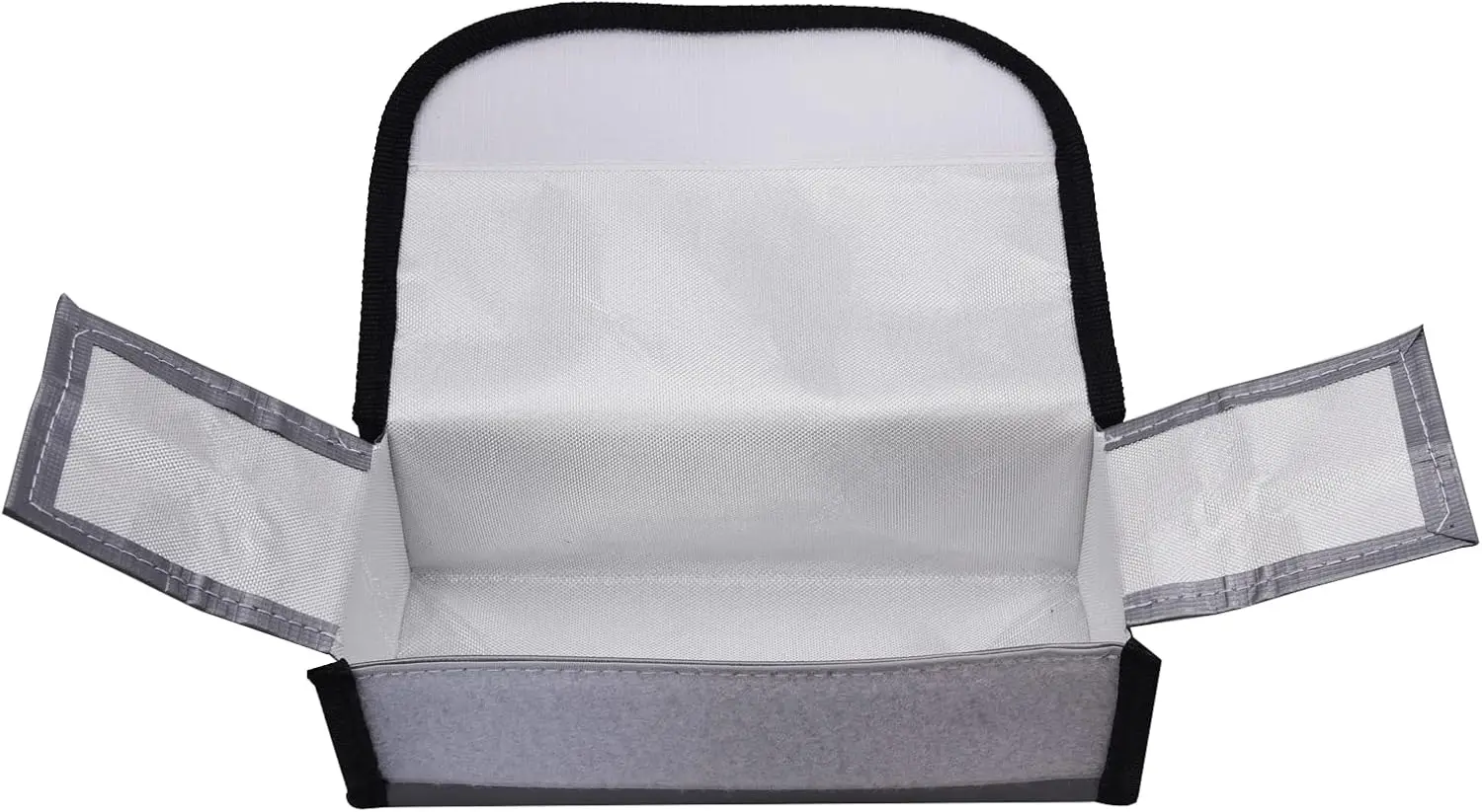 Sac de sécurité ignifuge pour batterie LiPo RC suspendu par la poignée, vue d'ensemble