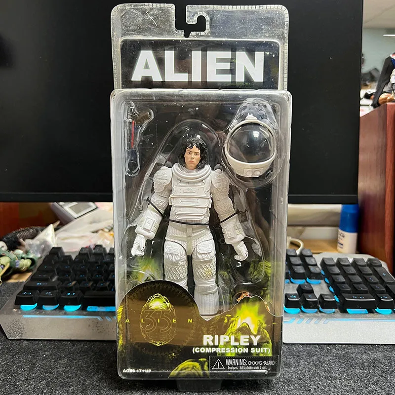 

New Genuine First Edition Neca Original Alien Mother Ripley Aerospace Space Suit 7-inch Action Figure Collection Model