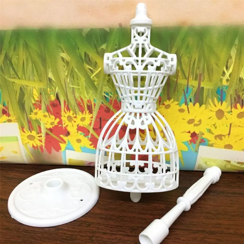 Рисунок 5 - Реалистичная вешалка для кукольных аксессуаров