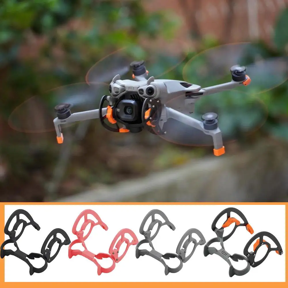 Simulateur de formation pour DJI Mini 5 Pro en action, coque orange protégeant le drone lors d'un vol d'entraînement