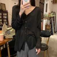 Chemise monochrome à col en V pour femme, simple boutonnage, mousseline de soie, mince, tout match, protection solaire, mince, respirant, confortable, mode printemps 3