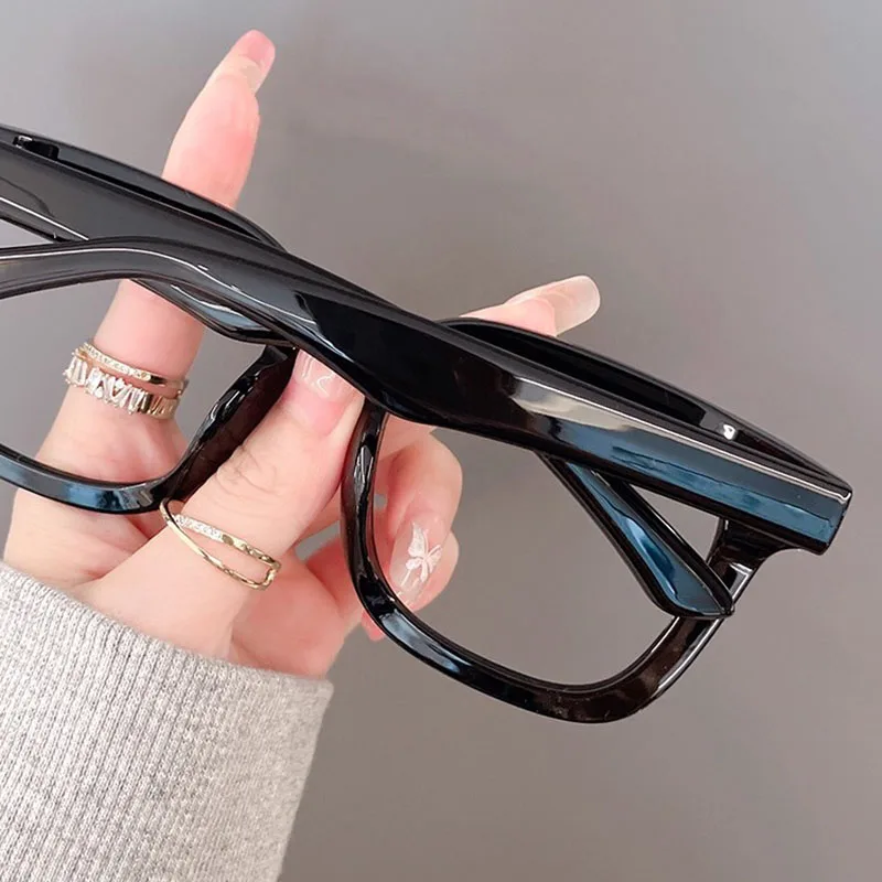 Fashionable Oversized Women's Eyeglasses with Thick Frames
