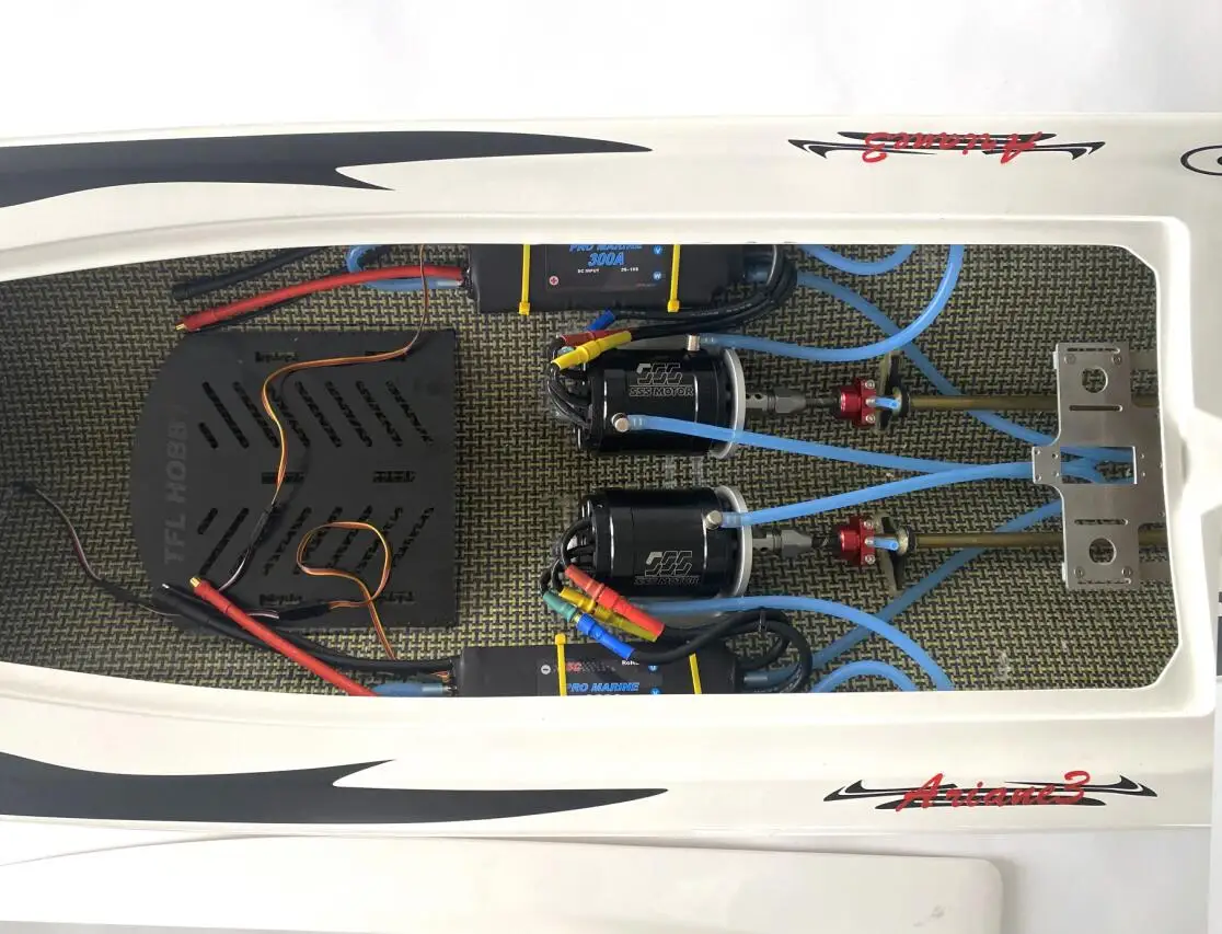 TFL 1155 Large Ariane with Twin 5684 KV1000 /56104 Motor & Twin 300A ESC Fiberglass RC Electric Boat 4