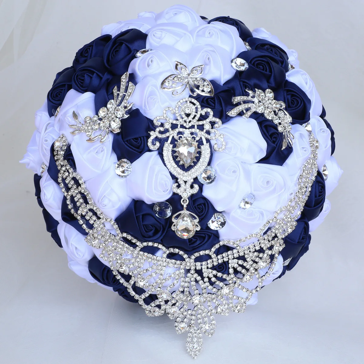 

Gorgeous Rhinestone Bridal Bouquet Navy White Silk Rose Wedding Holding Flower Bride Bridesmaid Wedding Accessories Wholesale