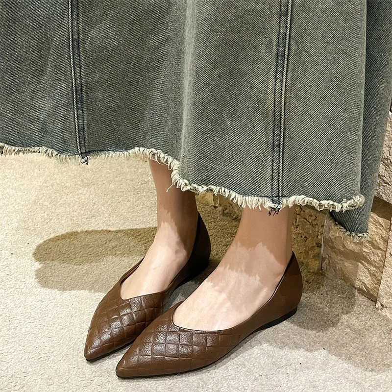 

Женские туфли на плоской подошве, летние новые туфли с острым носком, модель 2024 года, модные повседневные прогулочные сандалии, дизайнерские женские туфли