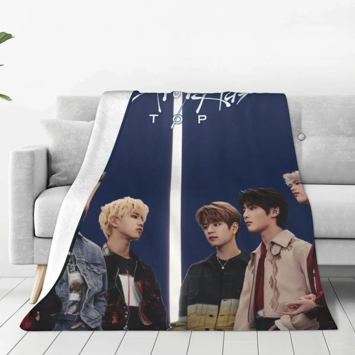 

Stray Kids Pop Band Fleece Blanket Korean Boy Fashion Kpop Singer Funny Throw Blanket for Home Hotel Sofa 200x150cm Bedspread