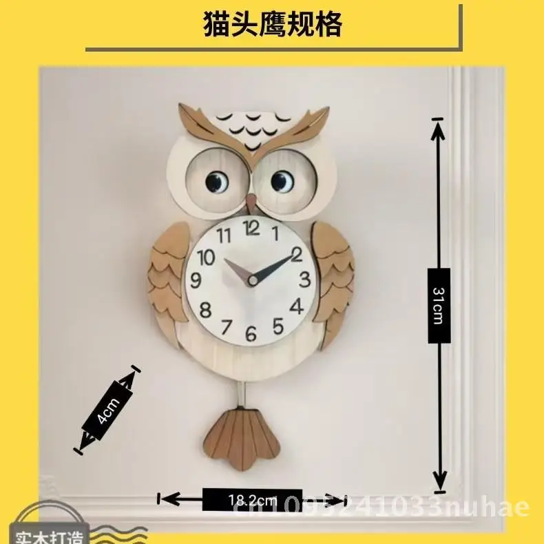 שעון קיר עץ חדש לשנת 2025 עם תמונת ינשוף, אמנות אירופית יצירתית, תנועה מודרנית קוורץ, קישוט לחדר המגורים בצבע חום כהה ולבן קרמי