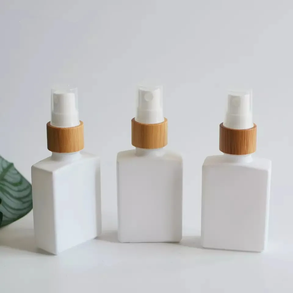

Wholesale 30ml 1oz Square Matte White Glass Essential Oil Fine Mist Spray Bottle With Bamboo Wooden Spray Lid Cosmetic Packaging