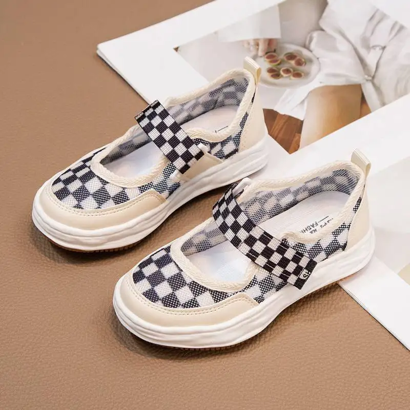 Рисунок 4 - Спортивная обувь для девочек