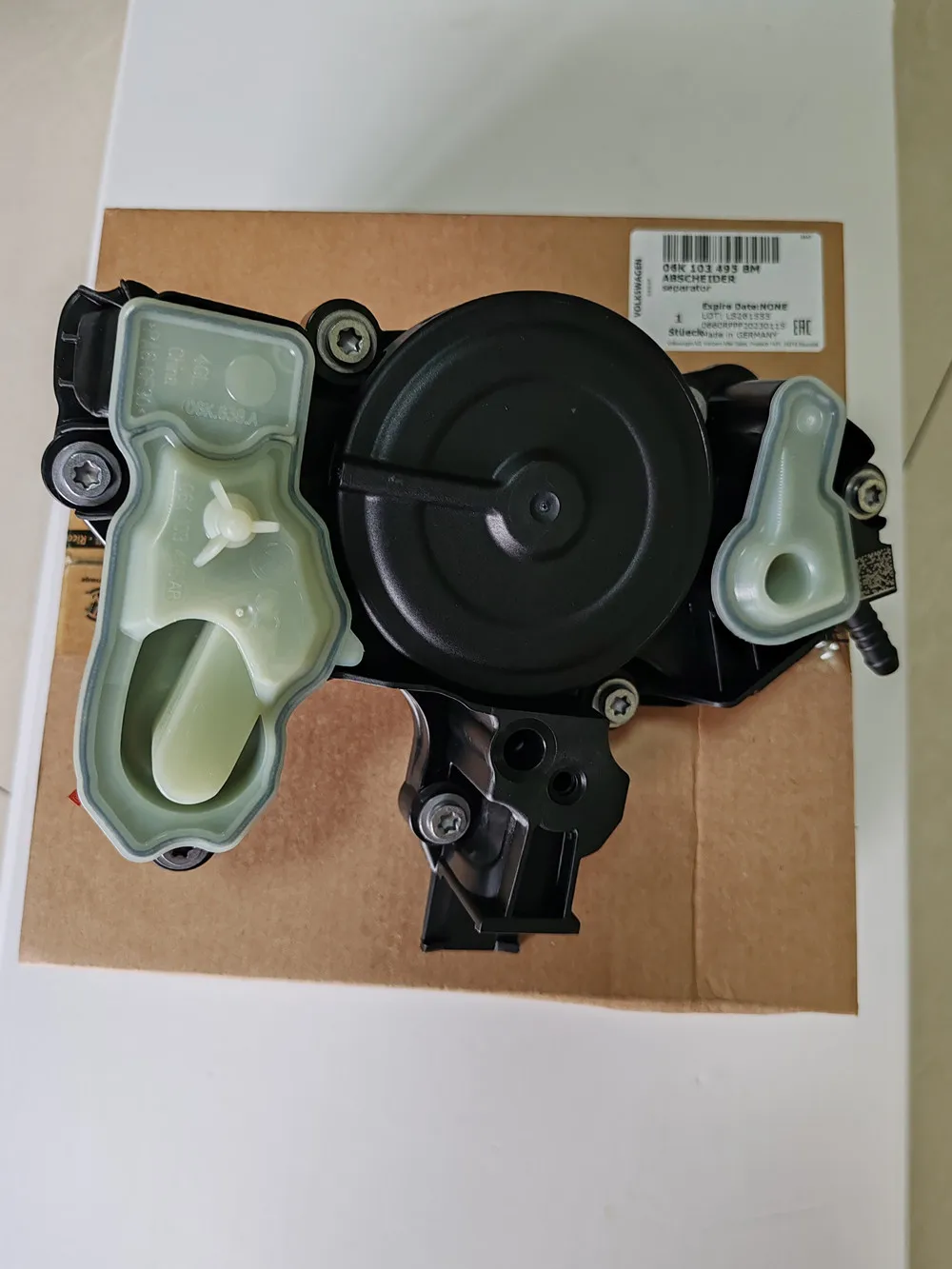 Genuine Engine oil separator With Gasket Assembly 06K-103-495-BM For 15-21 Audi A3 A4 Q3 Volkswagen Golf 06K103495BM