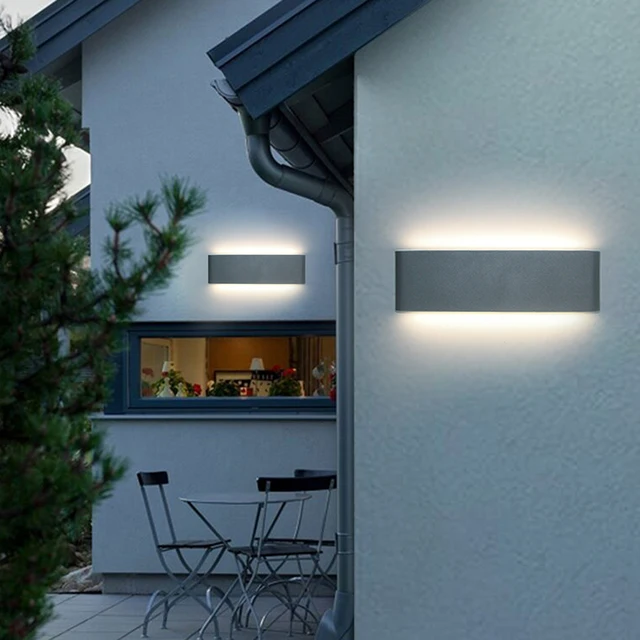 세련되고 내구적인 야외 조명을 위한 LED 위 아래 벽 램프