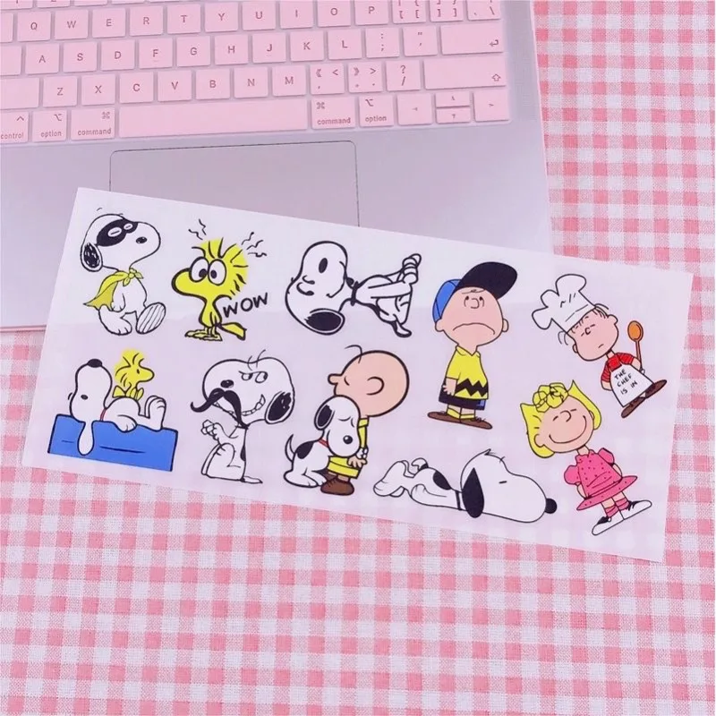 Pegatina de Snoopy Charlie Brown, calcomanía de dibujos animados a prueba de agua, bricolaje, botella de agua, portátil, patineta, álbum de recortes, equipaje, pegatinas de grafiti, juguete