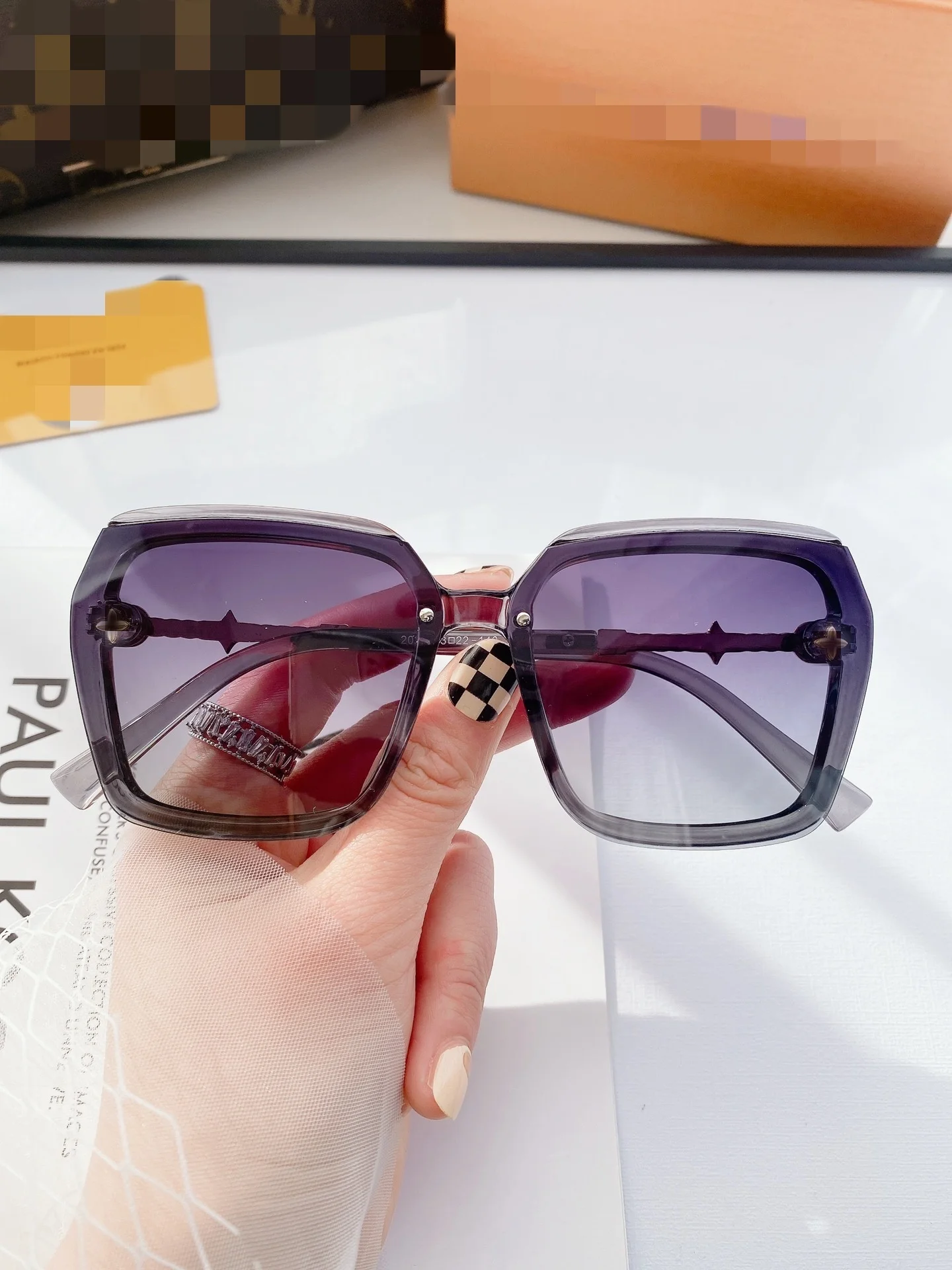 

European and American trendy large-frame sunglasses, retro leopard print sunglasses, fashionable square personality for woman