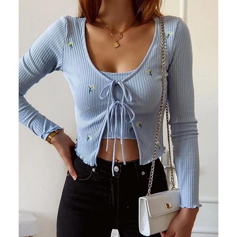 Рисунок 2 - Женский однотонный облегающий костюм