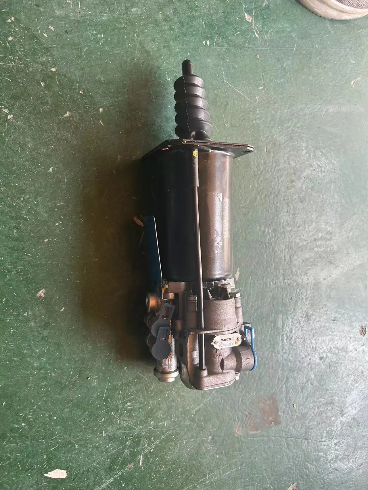 

9700512260 Clutch Servo V-OLVO S-CANIA DAF European truck Parts