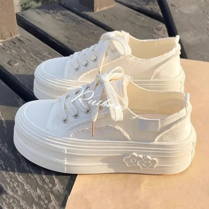 

Парусиновые туфли на толстой подошве для женщин, Новинка весна-осень 2024, модные Универсальные маленькие белые туфли, повседневная обувь для скейтборда