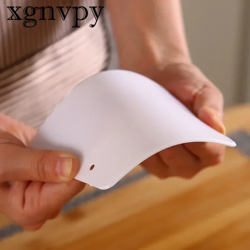 Curved Cream Spatula DIY Pastry Cutter Fondant Dough Scraper Cake Tool Baking Accessory 1Pc