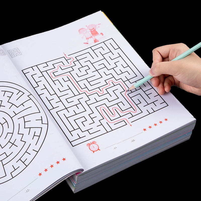 Livre de formation labyrinthe, utilisé pour améliorer la concentration, un jeu de puzzle conçu pour améliorer la réflexion et l'attention des étudiants, un jouet de développement intellectuel, un cadeau de vacances amusant, un livre de jeu labyrinthe.