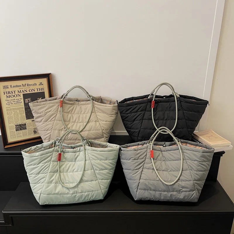 Fashionable Minimalist Cotton Tote Bag - Lightweight and Versatile for Outdoor Commute and Travel
