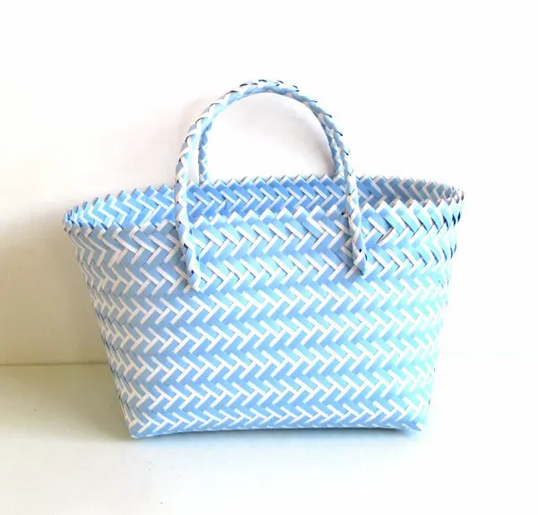 thumbnail image 1 of Bolso de mano de PVC tejido para mujer, de gran capacidad, tejido a mano, con contraste de color, para playa, 1 of 5