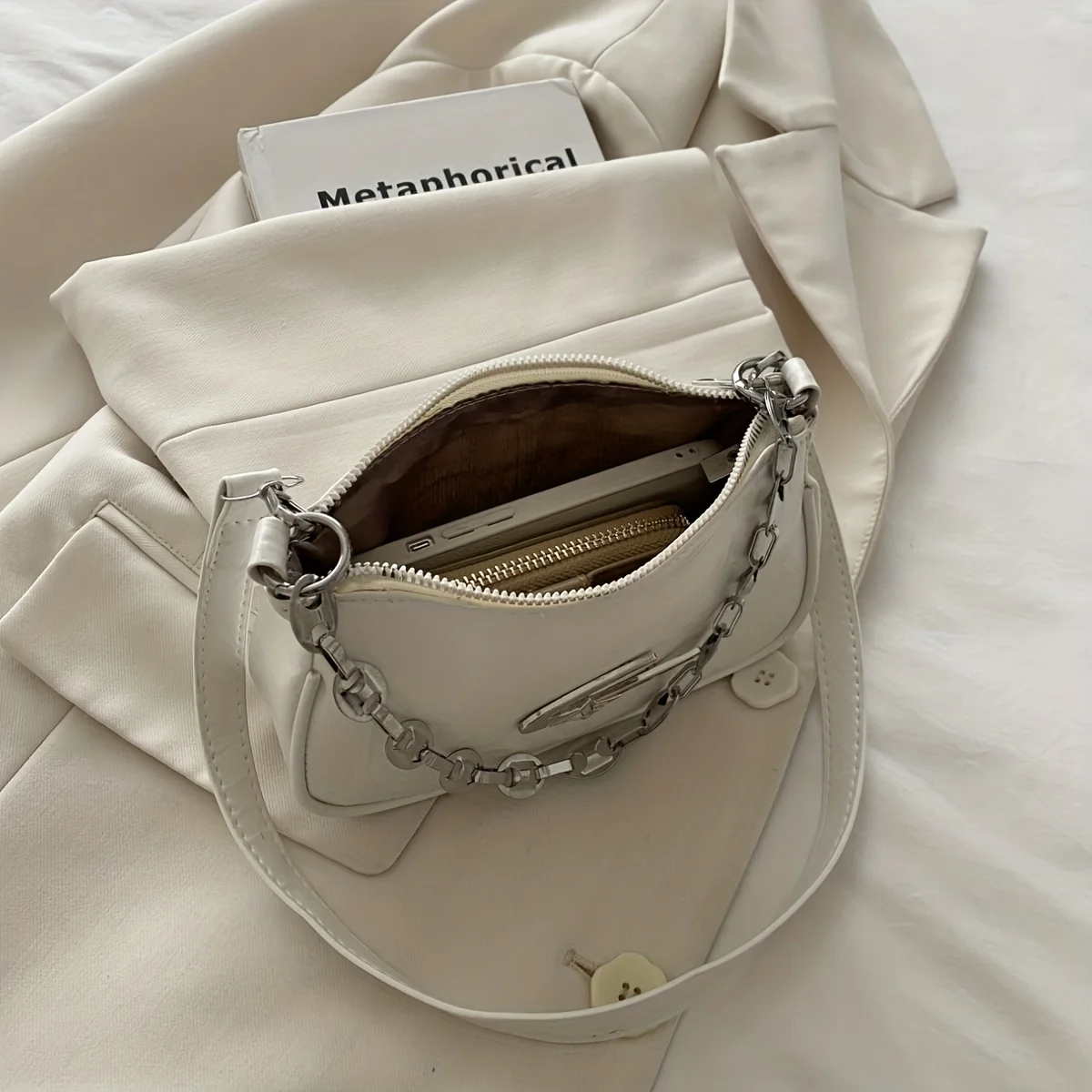 Elegant Women's White Ruched Chain Crossbody Bag - Stylish and Versatile
