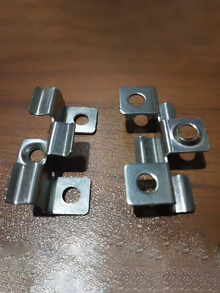 Clasp Clothes Hanger