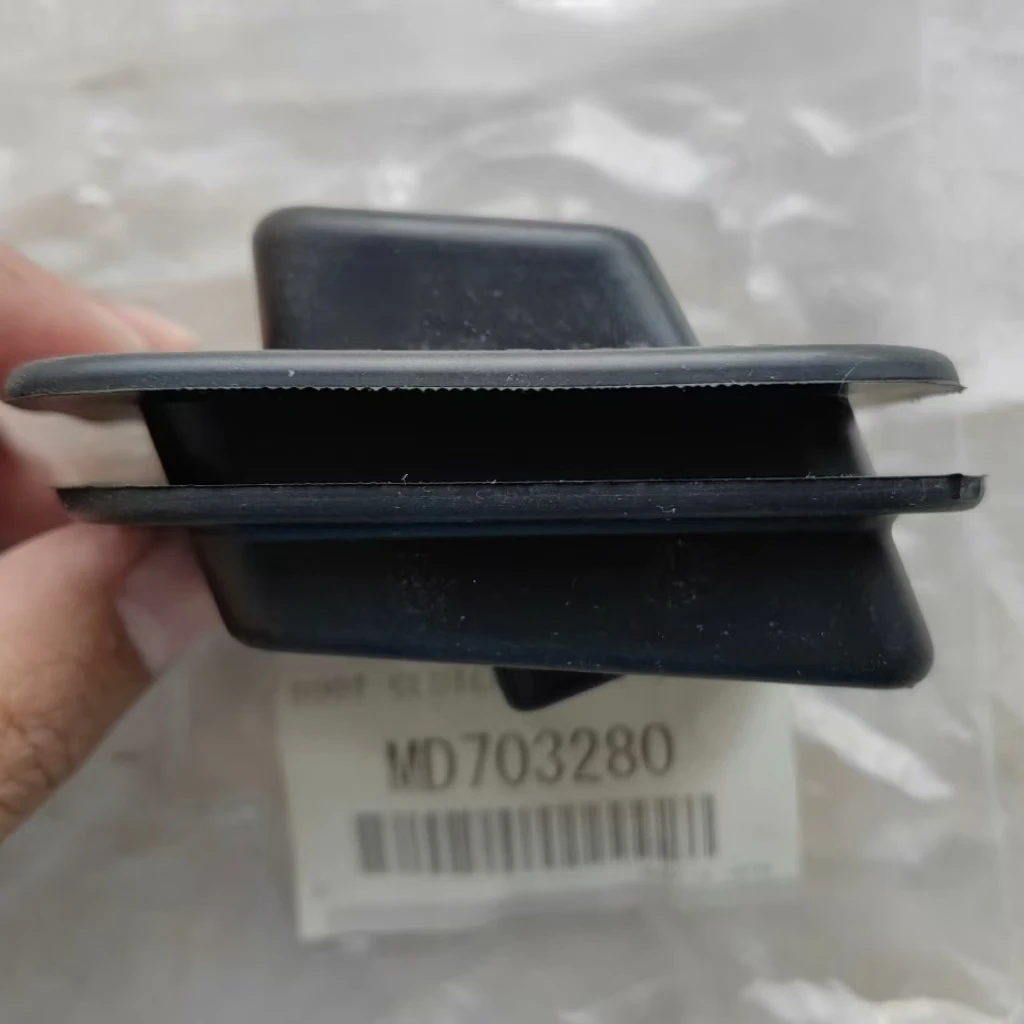 Clutch Release Fork Dust Cover Boot MD703280 For Mitsubishi L200 L300 L4000 Triton MK 2.8 4M40
