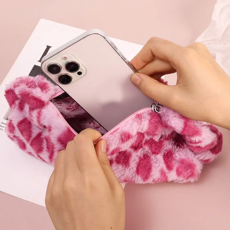 Рисунок 5 - Женская плюшевая маленькая квадратная