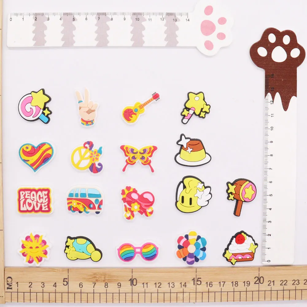 

Mix 50PCS PVC Buckle Clog Cartoon Sun Lollipop Hand Guitar Pudding Peace Love Croc Jibz Wristband Garden Shoes Button Decoration